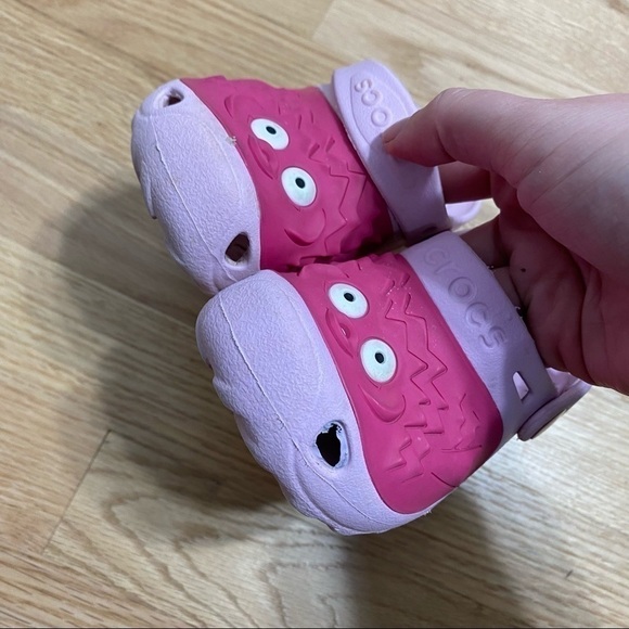 Crocs Pink Googly Eye Sandals Sz 8 9 Girls Kids Toddler Closed Toe - Picture 7 of 7